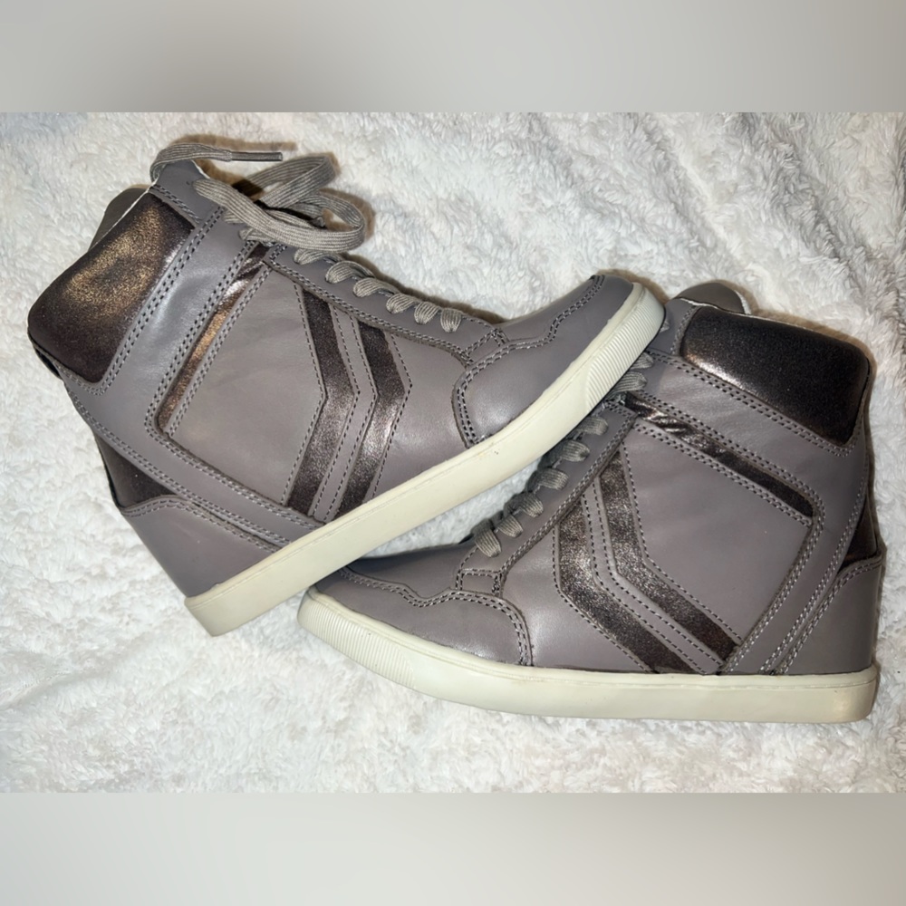 Goldluxe Jumper Wedge Sneaker 8 1/2